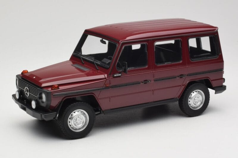 Mercedes G-Class W460 LWB Mørkrød Minichamps 1:18 155038102 Metal