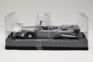 Mercedes G4 6-Wheels Sort With Figures Signature Models 1:18 38202 Metal — billede 2 af 3