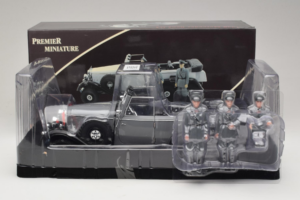 Mercedes G4 6-Wheels Sort With Figures Signature Models 1:18 38202 Metal — billede 3 af 3