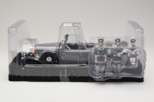 Mercedes G4 6-Wheels Sort With Figures Signature Models 1:18 38202 Metal