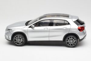 Mercedes GLA X156 Polar Sølv Metallic Norev 1:18 B66960267 Metal — billede 4 af 8