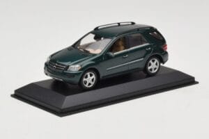 Mercedes ML 500 W164 Mørkegrøn Minichamps 1:43 400034500 Metal — billede 2 af 4