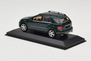 Mercedes ML 500 W164 Mørkegrøn Minichamps 1:43 400034500 Metal — billede 3 af 4