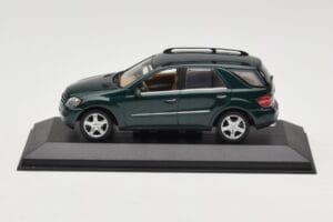 Mercedes ML 500 W164 Mørkegrøn Minichamps 1:43 400034500 Metal
