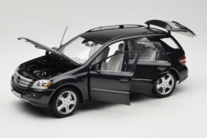 Mercedes ML W164 Obsidian Black Forhandler Udgave Minichamps 1:18 B66962321 Metal — billede 2 af 8