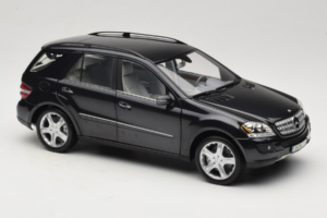 Mercedes ML W164 Obsidian Black Forhandler Udgave Minichamps 1:18 B66962321 Metal — billede 6 af 8