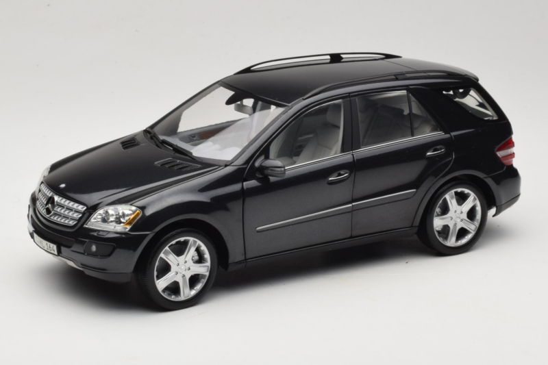 Mercedes ML W164 Obsidian Black Forhandler Udgave Minichamps 1:18 B66962321 Metal