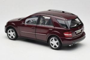 Mercedes ML W164 Red Metallic Minichamps 1:18 150034500 Metal — billede 7 af 8