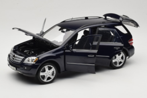 Mercedes ML W164 Tanzanite Blue Forhandler Udgave Minichamps 1:18 B66962322 Metal — billede 2 af 8