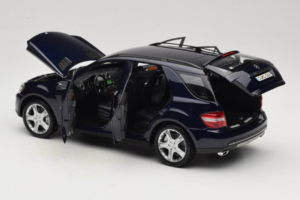 Mercedes ML W164 Tanzanite Blue Forhandler Udgave Minichamps 1:18 B66962322 Metal — billede 5 af 8