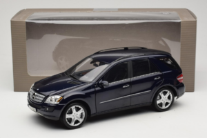 Mercedes ML W164 Tanzanite Blue Forhandler Udgave Minichamps 1:18 B66962322 Metal — billede 8 af 8