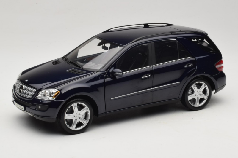 Mercedes ML W164 Tanzanite Blue Forhandler Udgave Minichamps 1:18 B66962322 Metal