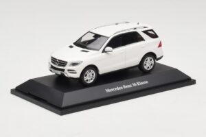 Mercedes ML W166 Calcit White Minichamps 1:43 B66960062 Metal — billede 2 af 4