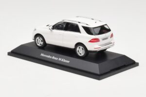 Mercedes ML W166 Calcit White Minichamps 1:43 B66960062 Metal — billede 3 af 4