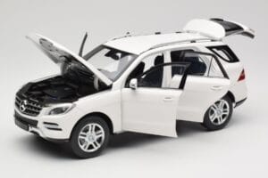 Mercedes ML W166 Hvid Minichamps 1:18 100030101 Metal — billede 2 af 8