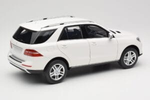 Mercedes ML W166 Hvid Minichamps 1:18 100030101 Metal — billede 3 af 8