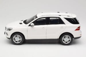 Mercedes ML W166 Hvid Minichamps 1:18 100030101 Metal — billede 4 af 8