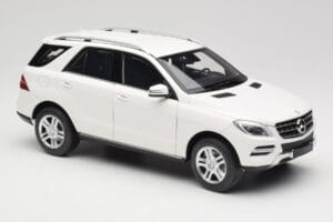 Mercedes ML W166 Hvid Minichamps 1:18 100030101 Metal — billede 6 af 8