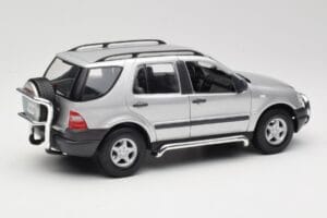 Mercedes ML320 W163 Sølv Maisto 1:18 50319 Metal — billede 3 af 8
