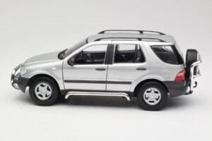 Mercedes ML320 W163 Sølv Maisto 1:18 50319 Metal — billede 4 af 8