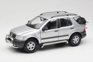 Mercedes ML320 W163 Sølv Maisto 1:18 50319 Metal