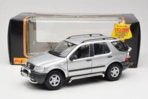 Mercedes ML320 W163 Sølv Maisto 1:18 50319 Metal — billede 8 af 8
