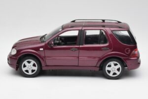 Mercedes ML55 AMG W163 Lilla Maisto 1:18 31876 Metal — billede 4 af 8