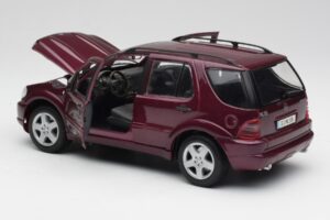 Mercedes ML55 AMG W163 Lilla Maisto 1:18 31876 Metal — billede 5 af 8