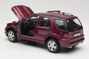 Mercedes ML55 AMG W163 Rød Maisto 1:18 50348 Metal — billede 5 af 8