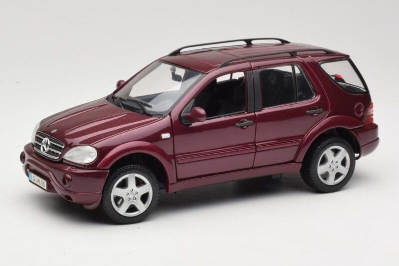 Mercedes ML55 AMG W163 Rød Maisto 1:18 50348 Metal