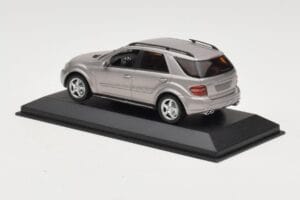 Mercedes ML63 AMG W164 Grå Metallic Minichamps 1:43 400034570 Metal — billede 3 af 4