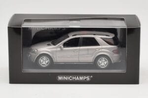 Mercedes ML63 AMG W164 Grå Metallic Minichamps 1:43 400034570 Metal — billede 4 af 4
