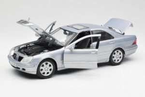 Mercedes S-Class W220 Lyseblå Maisto 1:18 56050 Metal — billede 2 af 8