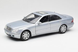 Mercedes S-Class W220 Lyseblå Maisto 1:18 56050 Metal