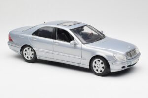 Mercedes S-Class W220 Lyseblå Maisto 1:18 56050 Metal — billede 6 af 8