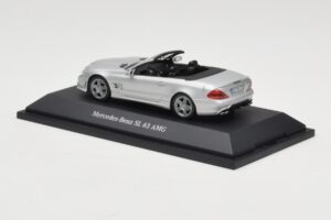 Mercedes SL 63 AMG R230 Silver Metallic Minichamps 1:43 B66960018 Metal — billede 3 af 4