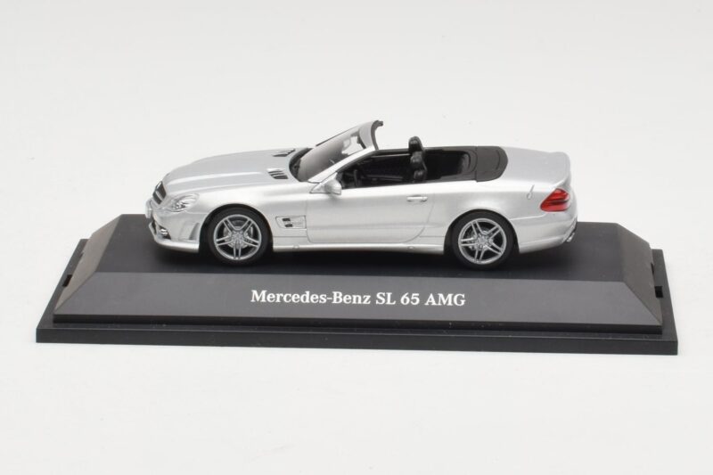 Mercedes SL 65 AMG R230 Sølv Minichamps 1:43 Mercedes SL 65 AMG R230 Sølv Minichamps 1:43 B66960601 Metal