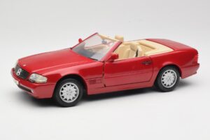 Mercedes SL500 R129 Rød Revell 1:18 08927 Metal