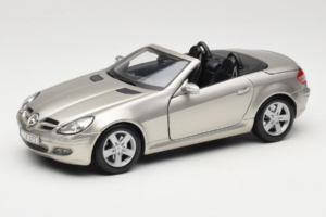 Mercedes SLK R171 Lys Bronze Metallic Maisto 1:18 31674-R1 Metal