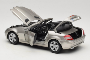 Mercedes SLK R171 Lys Bronze Metallic Maisto 1:18 31674-R1 Metal — billede 5 af 8