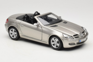 Mercedes SLK R171 Lys Bronze Metallic Maisto 1:18 31674-R1 Metal — billede 6 af 8