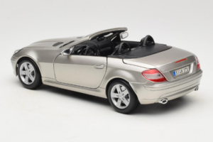 Mercedes SLK R171 Lys Bronze Metallic Maisto 1:18 31674-R1 Metal — billede 7 af 8