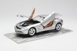 Mercedes SLR Vision Sølv Begrænset Udgave Med Aluminiumssokkel Bburago 1:18 B66962102 Metal — billede 2 af 8