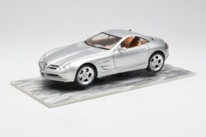 Mercedes SLR Vision Sølv Begrænset Udgave Med Aluminiumssokkel Bburago 1:18 B66962102 Metal
