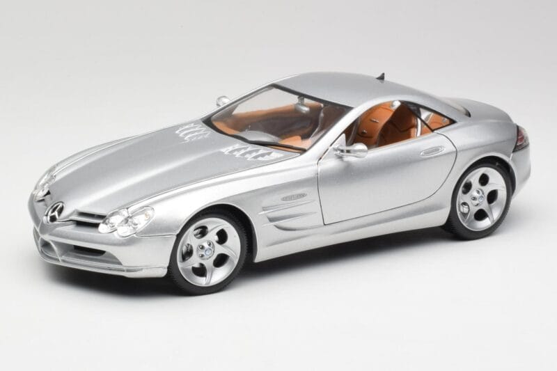 Mercedes SLR Vision Liquid Sølv Maisto 1:18 B66962101 Metal