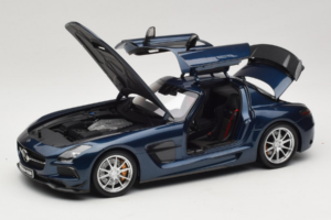 Mercedes SLS AMG Black Series Daytona Blue Metallic Minichamps 1:18 110033026 Metal — billede 2 af 8