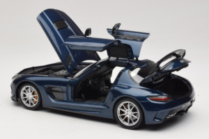 Mercedes SLS AMG Black Series Daytona Blue Metallic Minichamps 1:18 110033026 Metal — billede 5 af 8