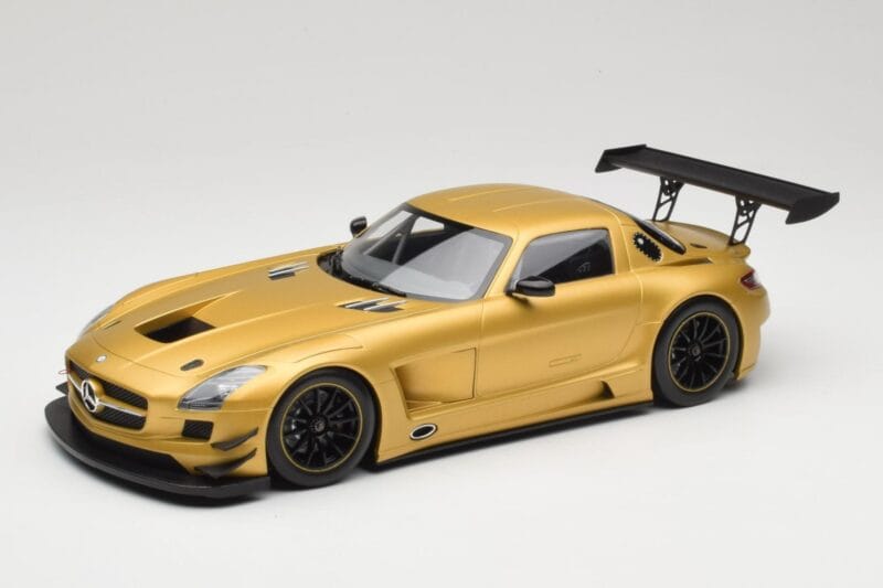 Mercedes AMG SLS C197 GT3 Street Guld Minichamps 1:18 151113106 Metal