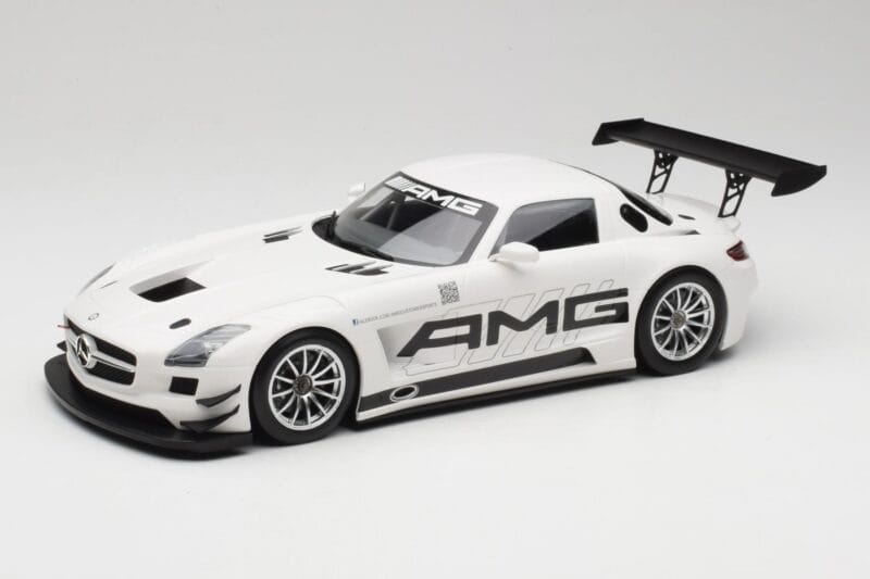 Mercedes AMG SLS C197 GT3 Street Hvid Minichamps 1:18 151123107 Metal