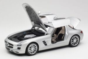 Mercedes SLS AMG C197 Iridium Sølv Minichamps 1:18 100039026 Metal — billede 2 af 8